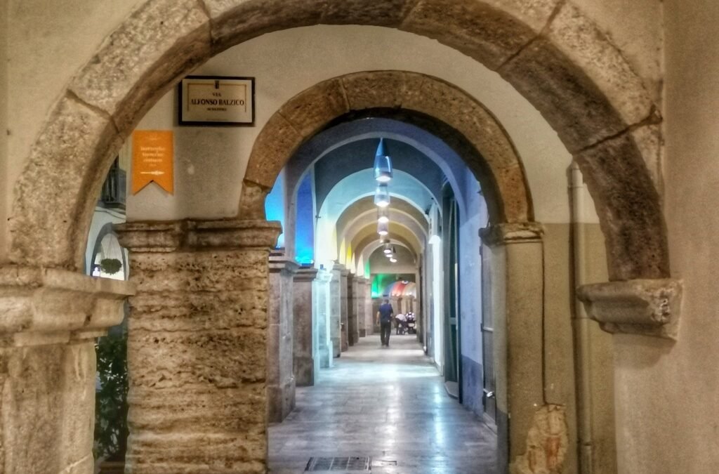 I portici e il centro storico