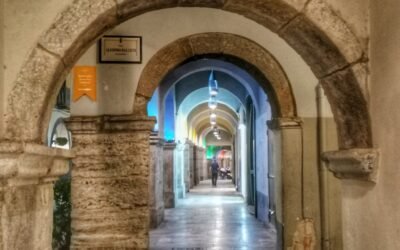I portici e il centro storico