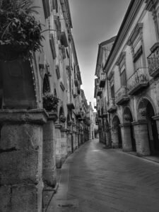 borgo bianco e nero