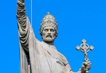 La statua di Urbano II